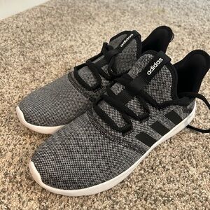 NWOT Adidas Cloud tennis shoes